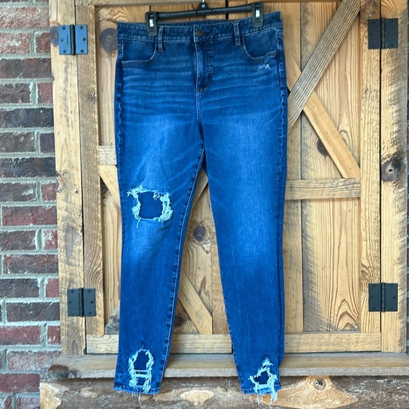 American Eagle Outfitters Denim - American Eagle distressed/ripped style skinny jeans